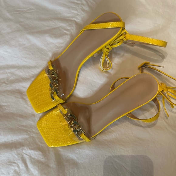 Yellow Strappy Sandals with Chain Detail. NEVER WORN‼️ - Picture 1 of 5